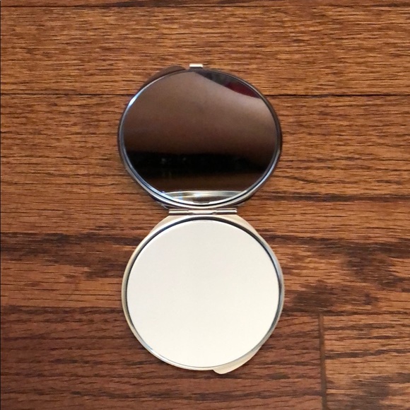 Compact Mirror - Picture 2 of 3